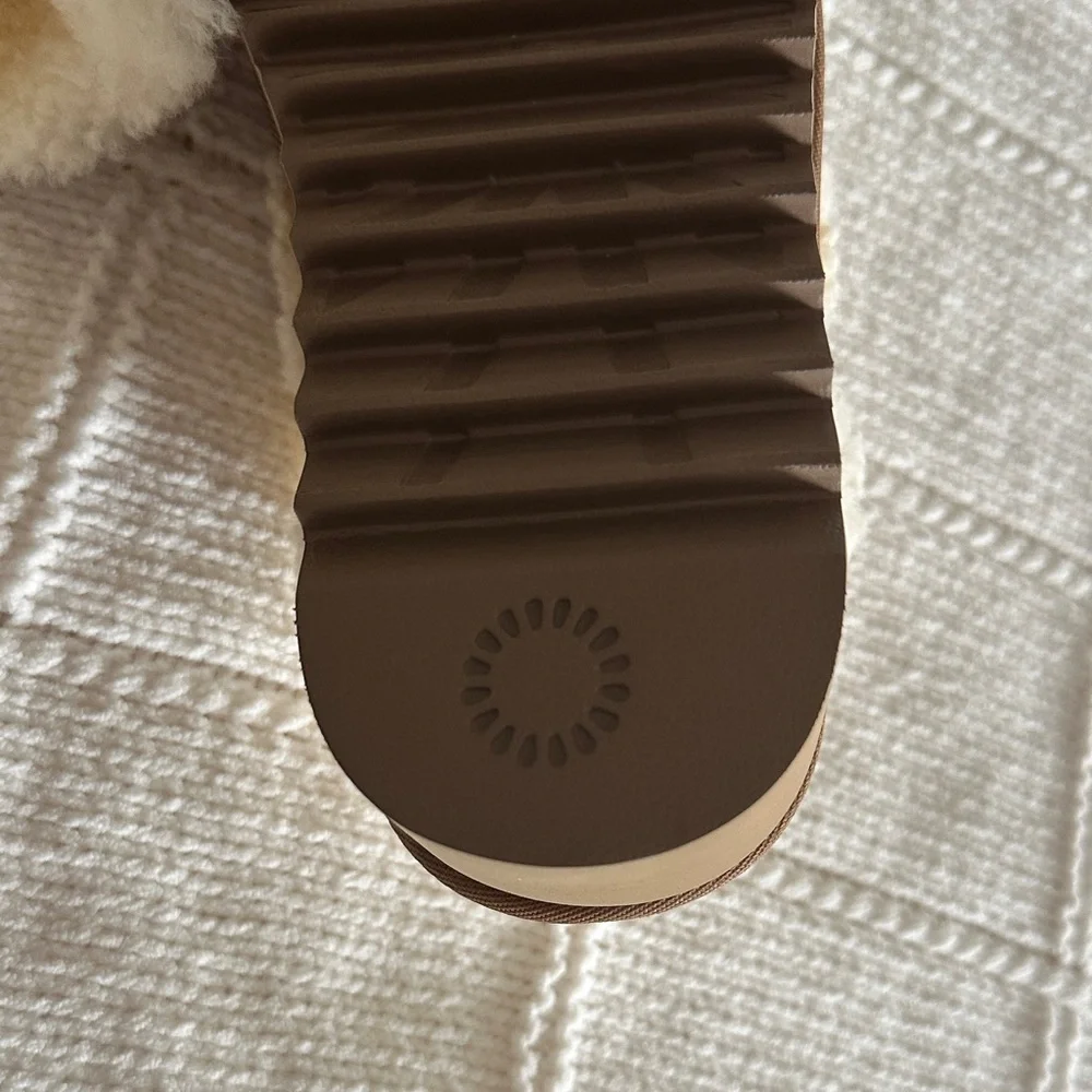 🌿 UGG Slipper/Shoes. NWT. - Picture 12 of 15